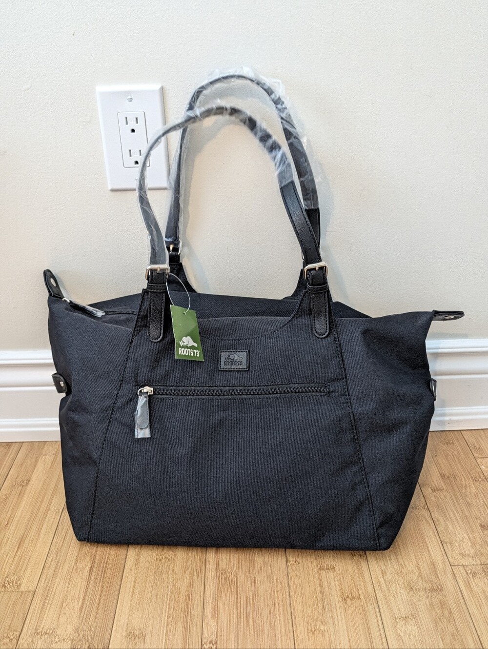 Roots Black Tote NWT